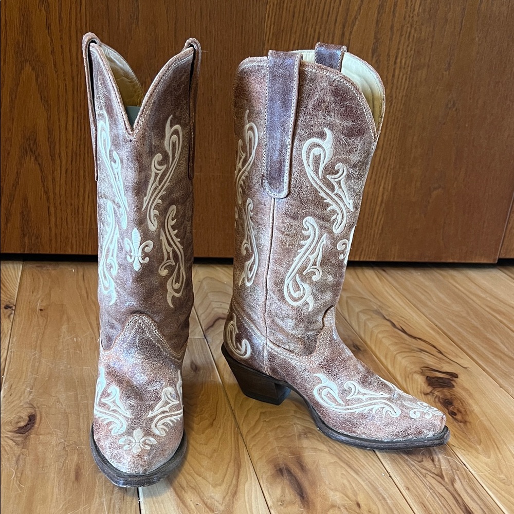 Rustic Corral Cowboy Boots with Cream Embroidery